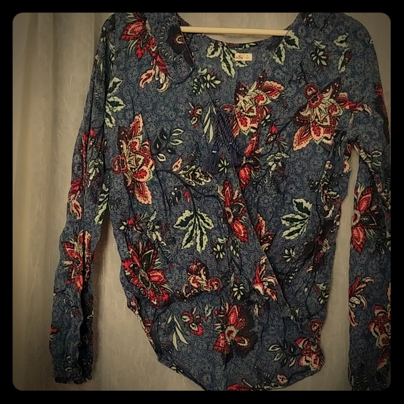 Slightly Used Hollister Blouse - Picture 1 of 1